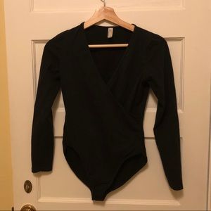 Bodysuit / leotard / long-sleeved black v-neck